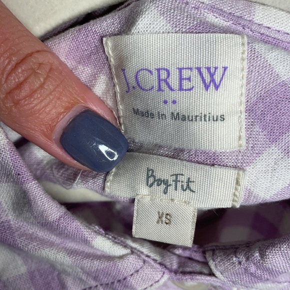 Like new JCREW BUTTON DOWN. PURPLE AND WHITE PLAID. XS “BOY FIT”. - Picture 2 of 2